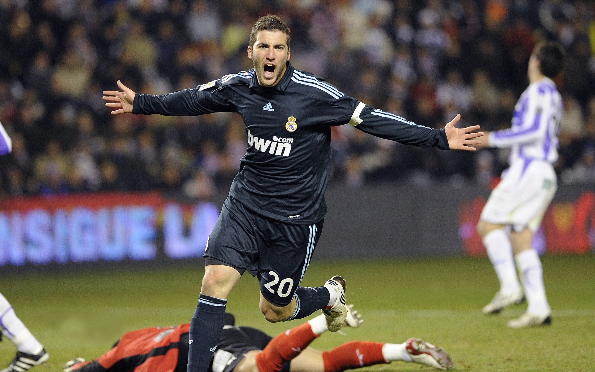 中超“津沽大战”天津津门虎主场战平河北队 角球战术得手名声大振